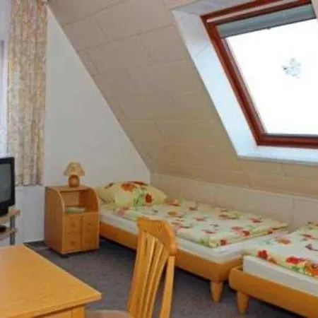 Gaestezimmer Am Tiefwarensee Waren  Exterior foto